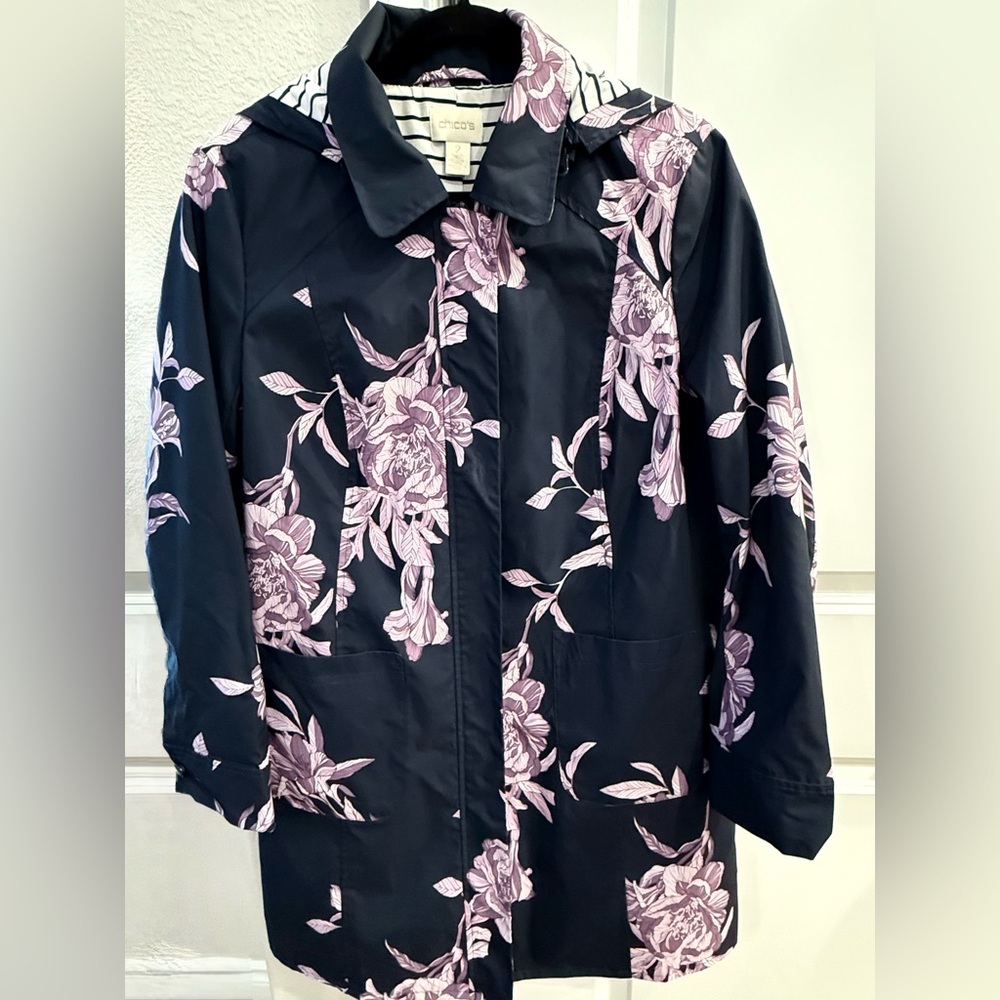 Chico’s Reversible Navy Print Rain Jacket. Size 2.